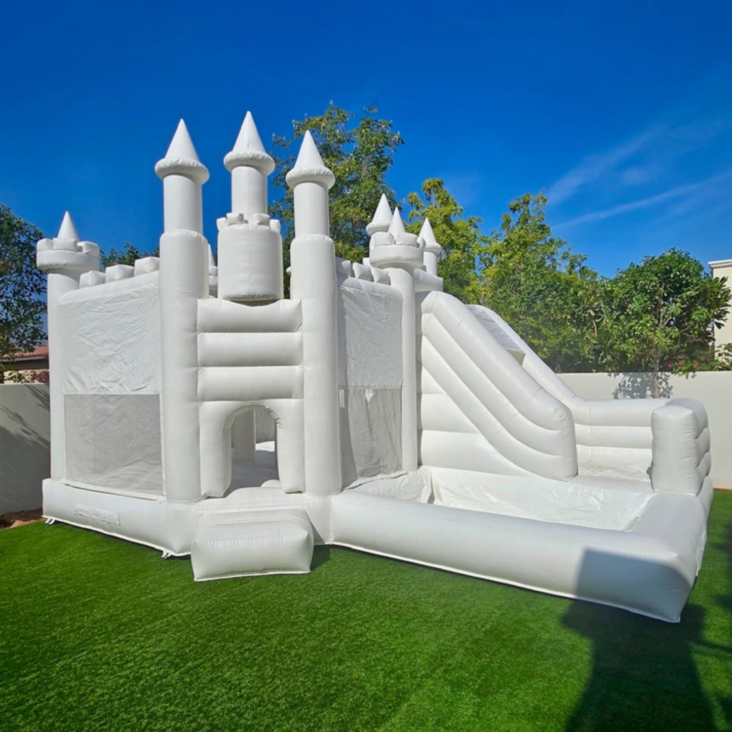 Palace Bouncy Castle with Ball Pit 7m