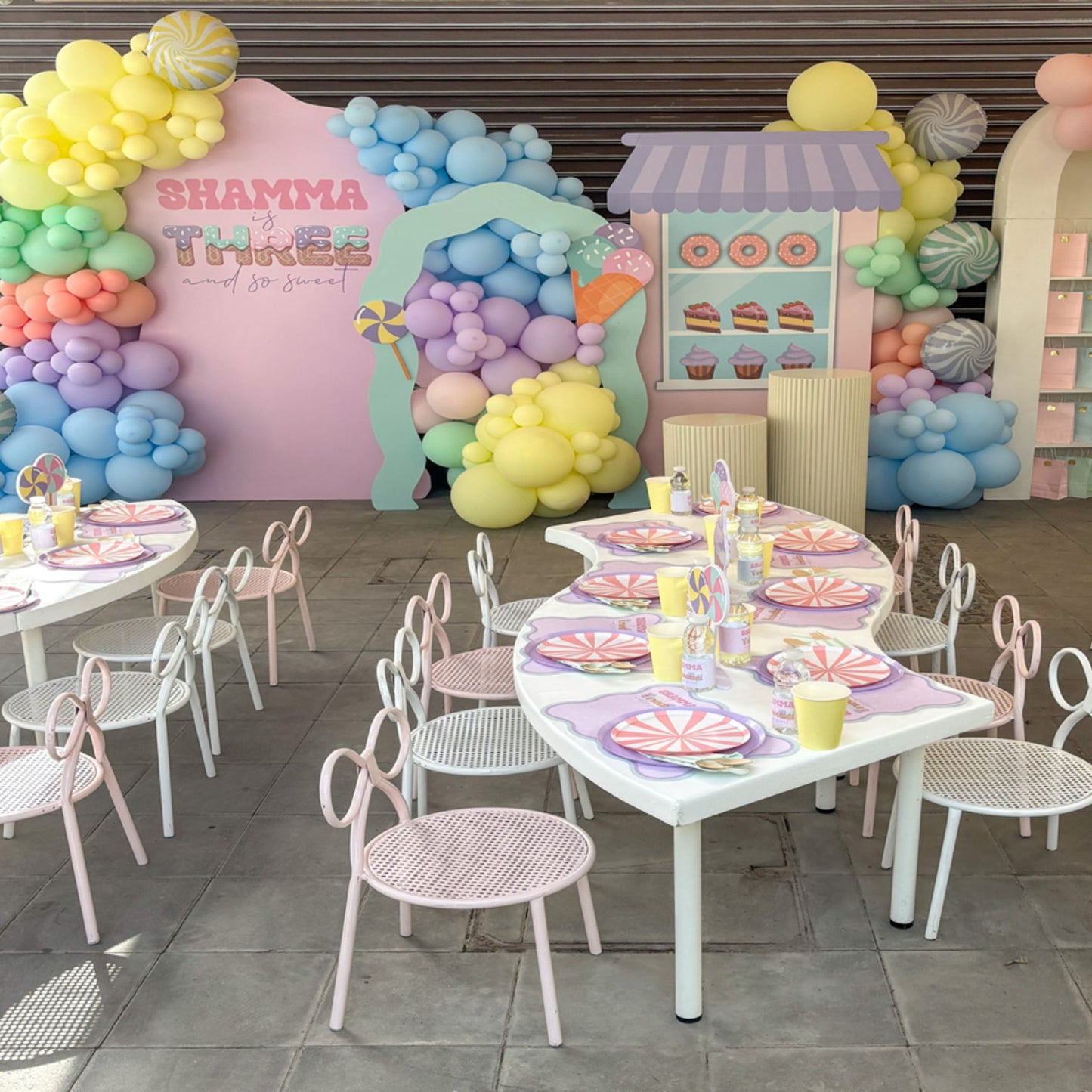 Cake Stand with 2 Backdrops and Balloons